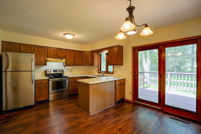 Patio walkout to deck - 824 Walnut St