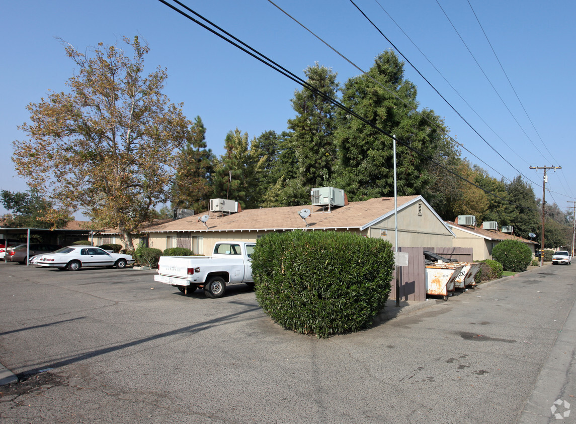 Building Photo - Redwood Apartments