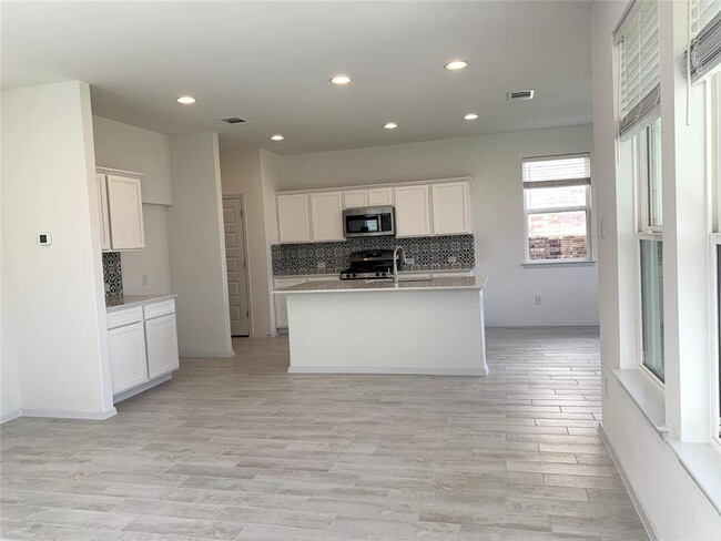 Building Photo - 6502 Pleasanton Pkwy