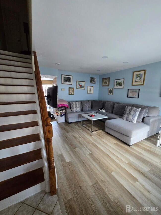 Building Photo - 115 Willett Ave