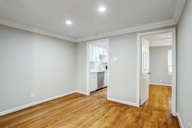 Foto del edificio - 2647 Greenbriar Dr