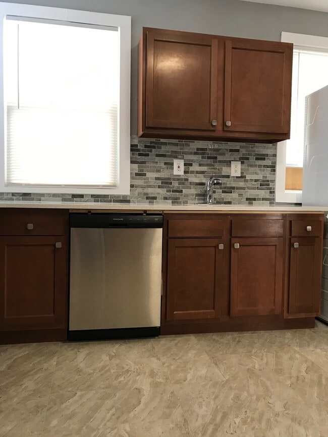 Foto del edificio - 353 Poplar St