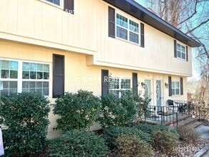 Building Photo - 1902 James St