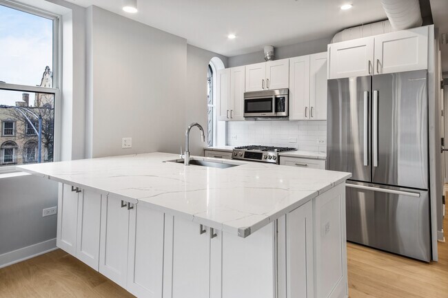 Building Photo - 4626 N Ashland Ave