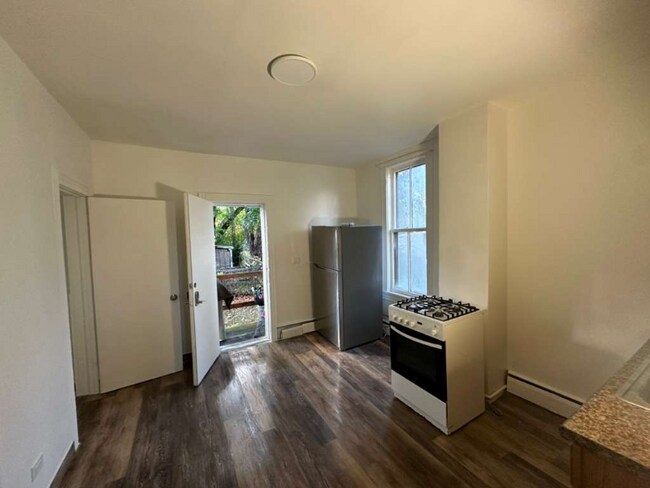 Foto del edificio - 1288 W 83rd St