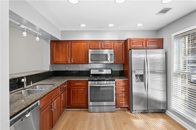 Building Photo - 410 Wedgewood Way