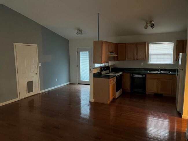 Building Photo - Centrally located Prince Frederick Home