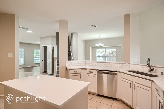 Building Photo - 9853 Old Field Dr
