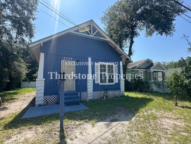 Building Photo - 2125 Lambert St