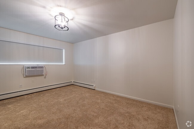 1BR, 1BA - 800SF - Bedroom - Wildwood Apartments