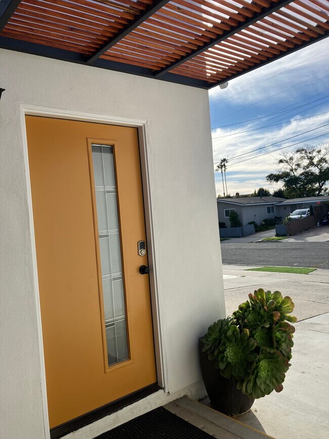 Building Photo - 4833 Rushden Ave