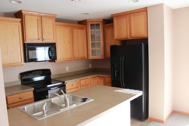 Building Photo - End Unit Townhouse