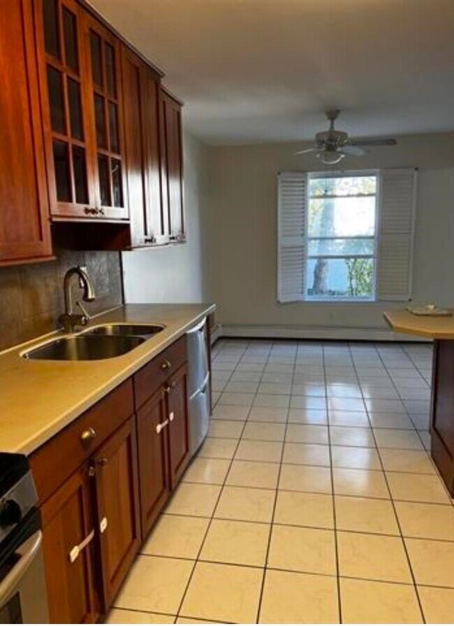 Foto del edificio - 32 Riverview Ct