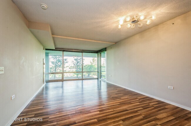 Building Photo - 9715 Woods Dr