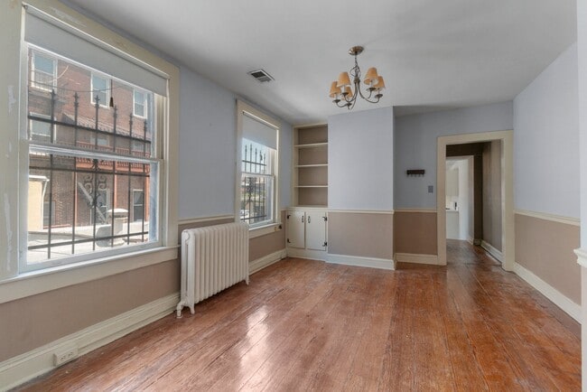 Building Photo - 817 N Howard St
