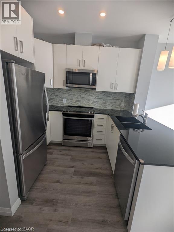 Building Photo - 104 Garment St