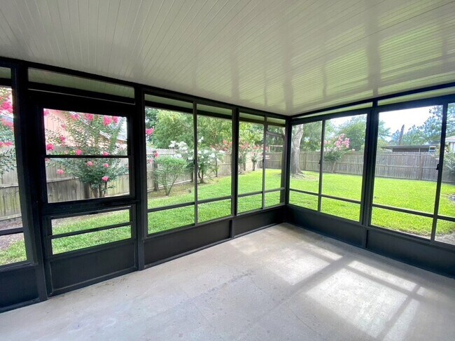 Foto del edificio - 8430 Winter Berry Rd