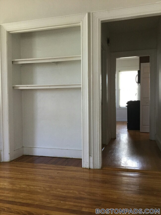 Building Photo - 6 Bowdoin Park