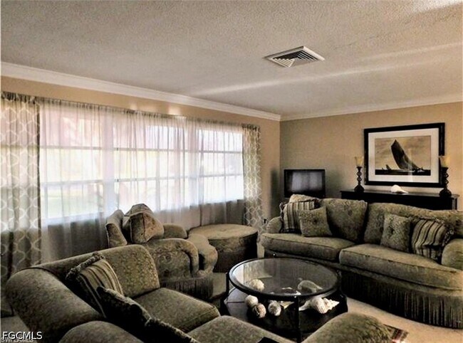 Foto del edificio - 4479 Lakewood Blvd