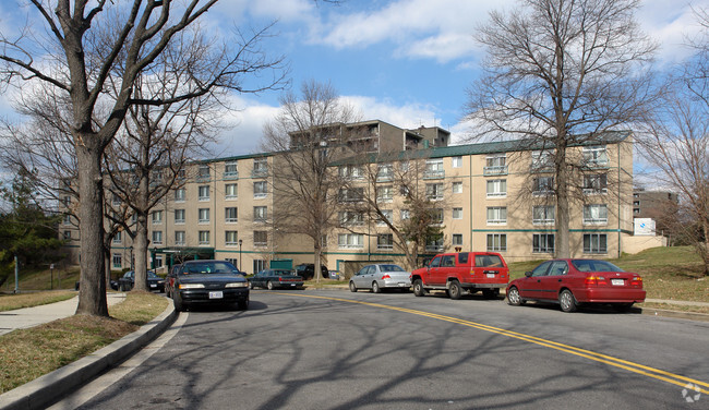 Foto del edificio - Fort Lincoln Apartments