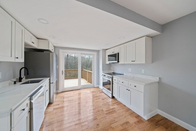 Building Photo - 13 Broadway