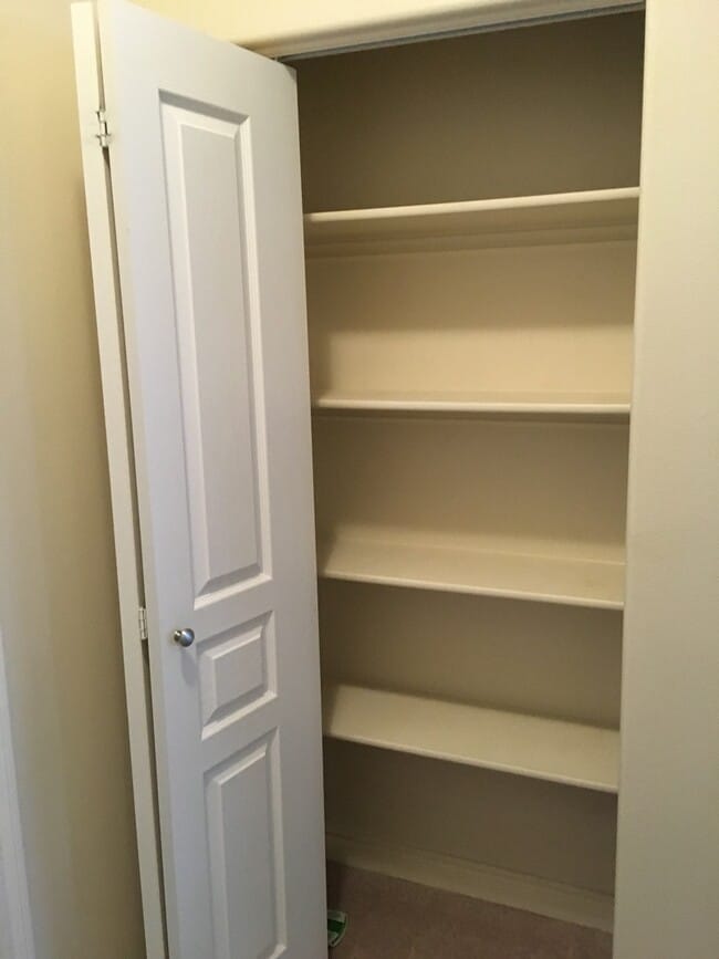 Building Photo - 9245 Commons Pl