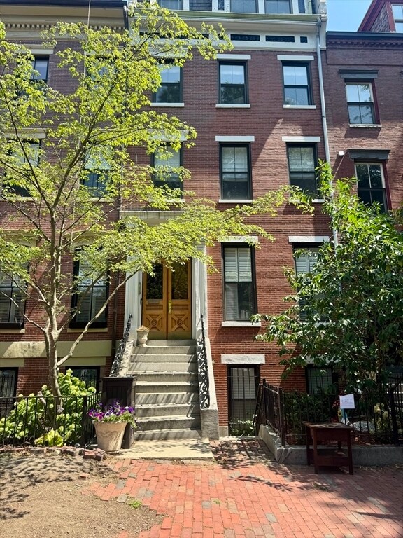 Primary Photo - 69 Rutland St
