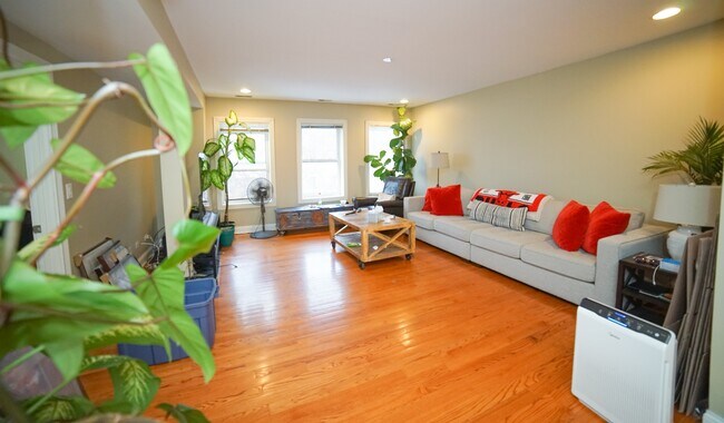 Foto del edificio - 6100 N Talman Ave