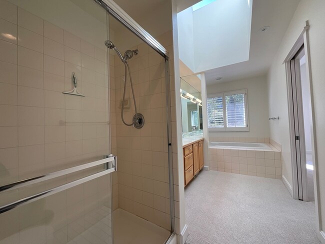 Building Photo - 2 Week Move In Special - Beautiful 2 Bedro...