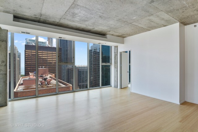 Foto principal - 550 N Saint Clair St