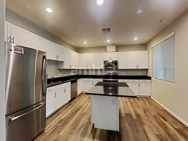 Building Photo - 20684 W Stone Hill Road