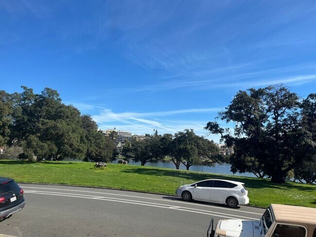 Foto del edificio - 465 Bellevue Ave