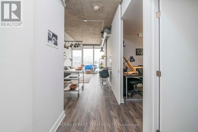 Photo du bâtiment - 354-354 Gladstone Ave