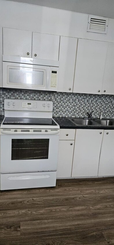 Primary Photo - 3660 NE 166th St