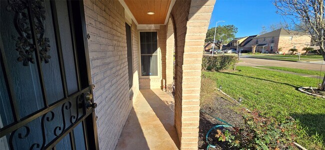 Building Photo - 6910 Krause Dr