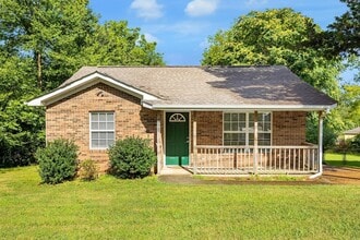 Building Photo - 4092 University Dr