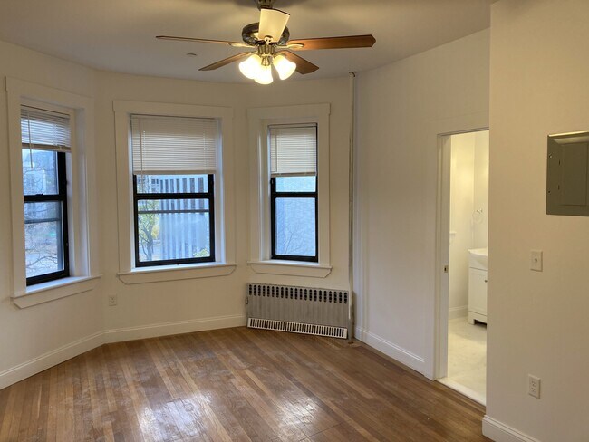 Building Photo - 121 Saint Stephen St