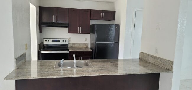 Foto del edificio - 3760 Riverside Dr