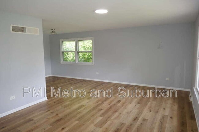 Building Photo - 22750 Valley Dr