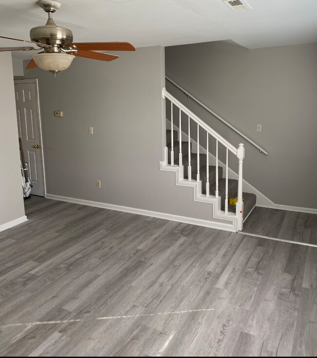 Building Photo - 213 Maryrose Dr