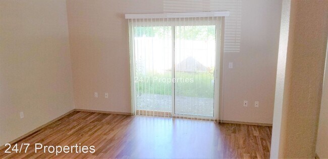 Foto del edificio - 3 br, 2.5 bath House - 13949 Beavercreek R...