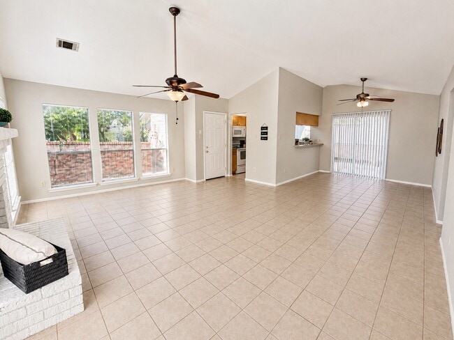 Building Photo - 3643 Palm Grove Dr