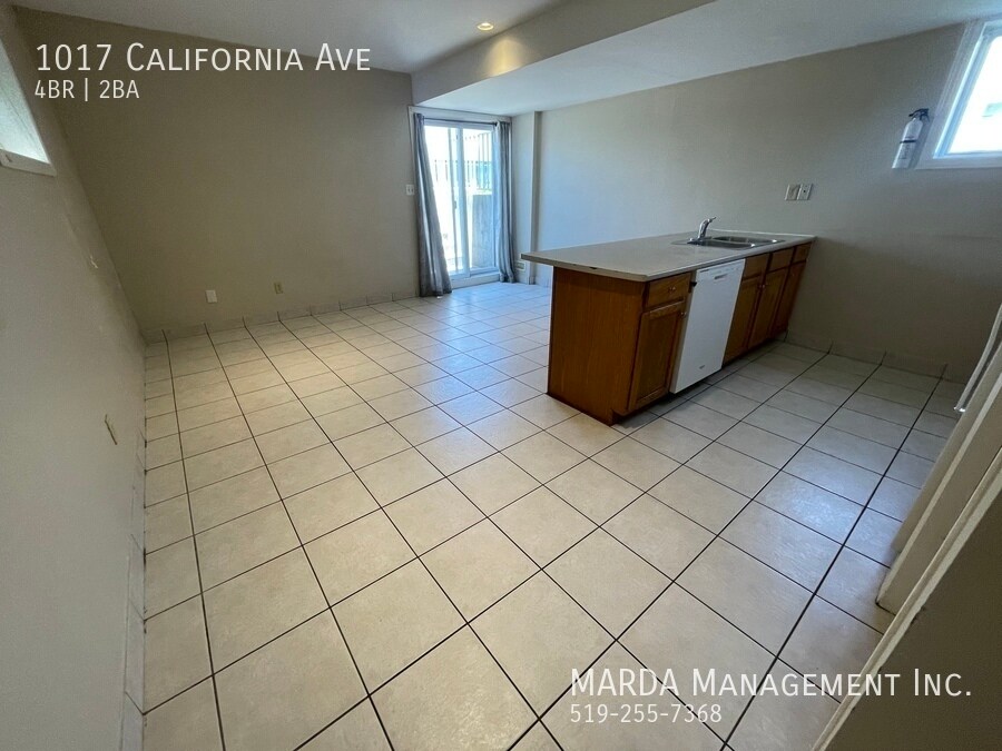 Primary Photo - CHIC MODERN 4BED/2BATH HOME NEAR UNIVERSIT...