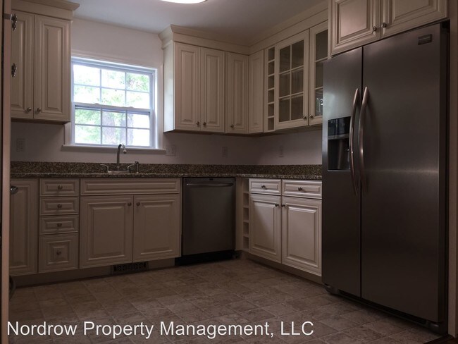 Building Photo - 1615 Fort Hill Dr