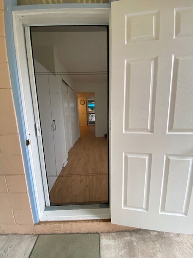 Foto del edificio - One Bedroom, One Bath $1,550 includes wate...