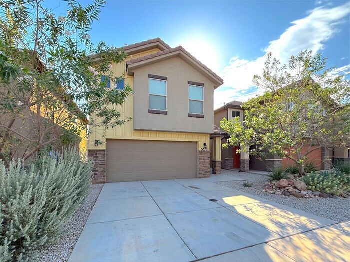 Foto principal - 4 Bed, 2.5 Bath Home with 2 Car Garage
