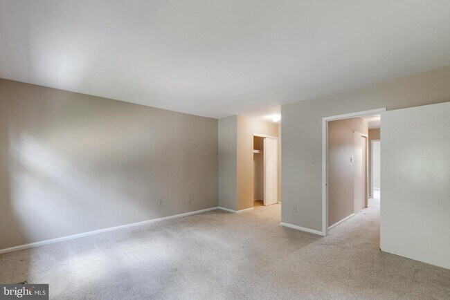 Building Photo - 14 Yorktown Ct