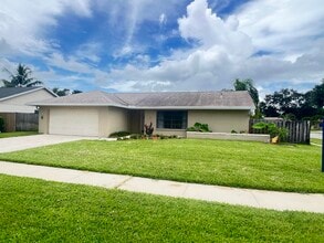Building Photo - 174 Parkwood Dr