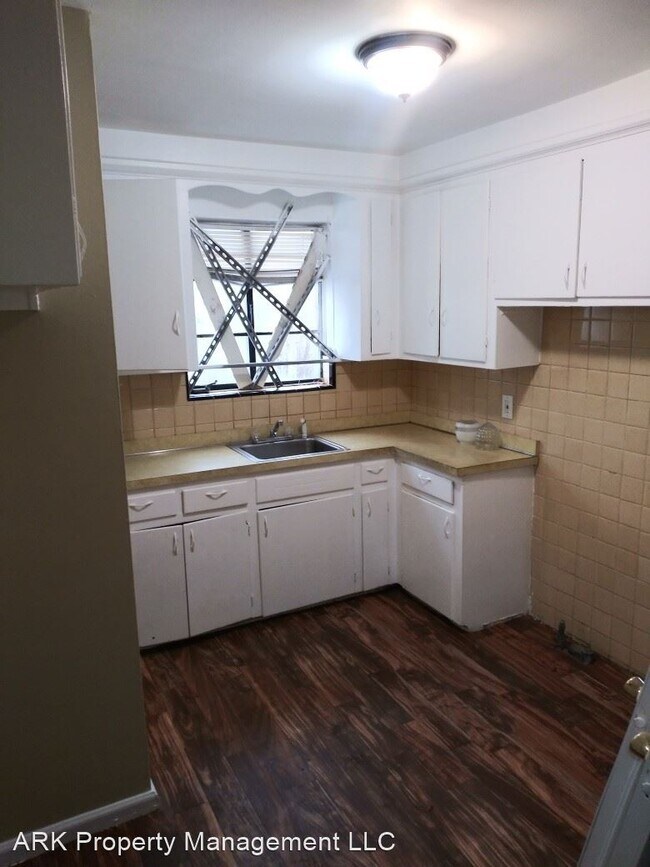 Building Photo - 3 br, 1 bath House - 11030 College Street