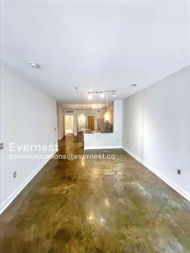 Foto del edificio - 2 Bedroom Condo at the Bristol on Broadway...